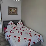 Tom Apartmans 1 *